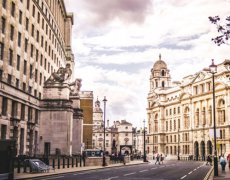 英国时尚管理专业热门院校及就业前景分析