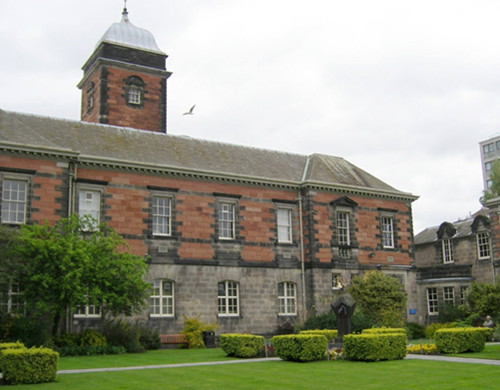 邓迪大学